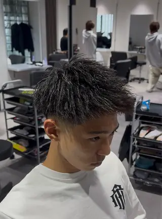 ショート パーマ メンズ メンズ特化美容師🔥 フジモト ライのヘアスタイル
