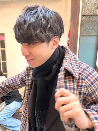 パーマ メンズ yuu 🪴 透明感 カラー/メンズパーマのヘアスタイル