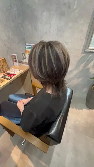 ミディアム motoトップカラー リスト/ブリーチカラのヘアスタイル