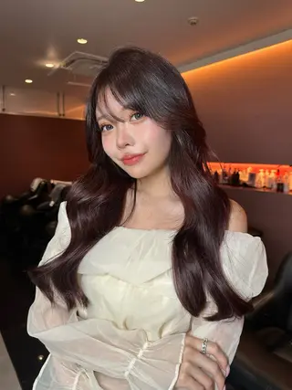 ロング カラー レイヤーカット 透明感カラーのヘアスタイル
