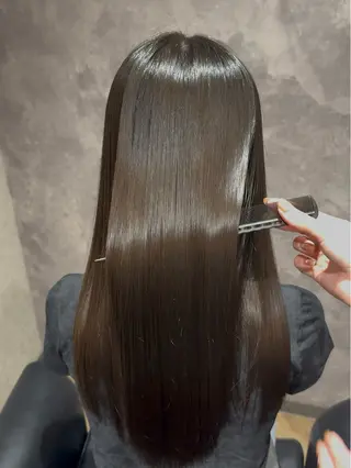 ロング 阪急箕面駅 艶カラー/縮毛矯正のヘアスタイル