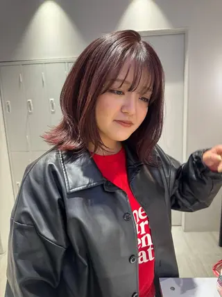 ミディアム カラー Ami/艶カラー/ レイヤー/ハイトーンのヘアスタイル