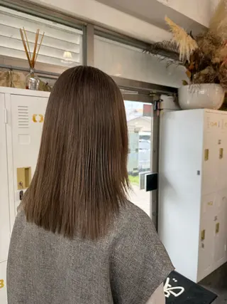 ミディアム LOMARLIE/ NATUMIのヘアスタイル