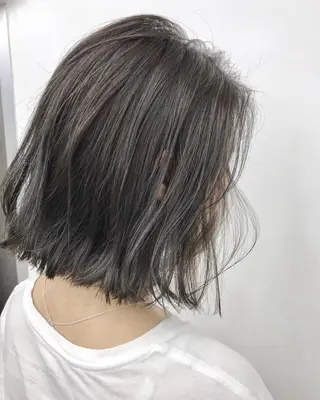 ミディアム カラー 白髪ぼかしハイライト めさきすずなのヘアスタイル