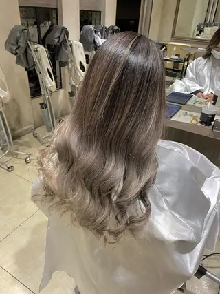 ロング バレイヤージュ 隅中秀弥のヘアスタイル