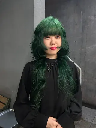 ロング Hiyo 外国人風くせ毛パーマのヘアスタイル