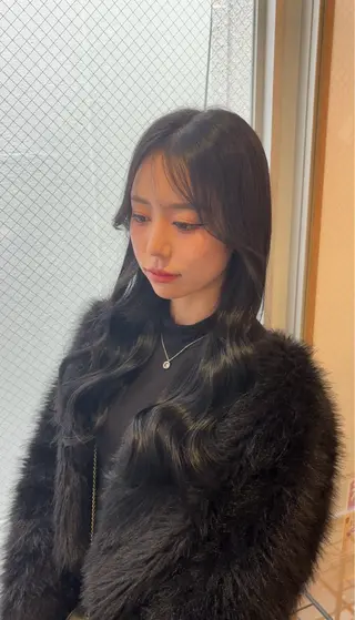 ロング ブリーチなしカラー 美髪矯正・清水天空のヘアスタイル