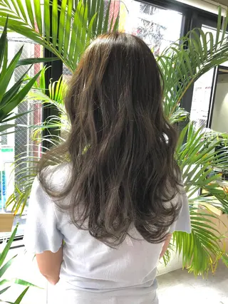 セミロング カラー ヘアアレンジ 白髪ぼかしハイライト バレイヤージュヤマトのヘアスタイル