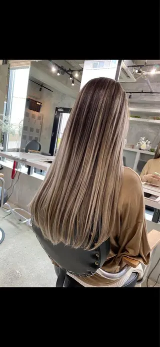 ロング カラー ハイトーン/ブリーチ MAYURI🌺横浜のヘアスタイル