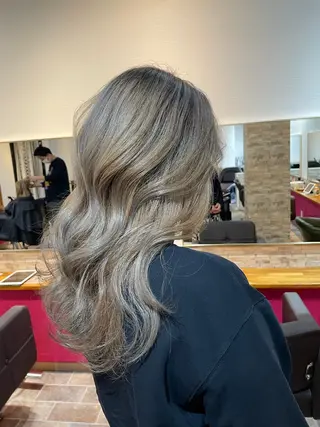 ロング カラー YUI/ ブリーチカラー🌷のヘアスタイル