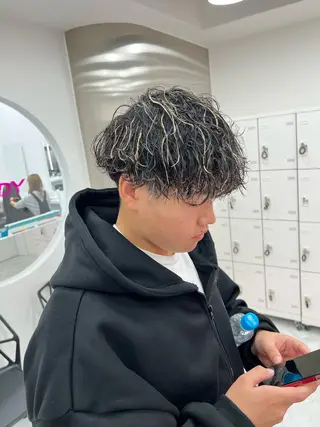 ミディアム カラー パーマ メンズ メンズパーマ特化 TAIGAのヘアスタイル