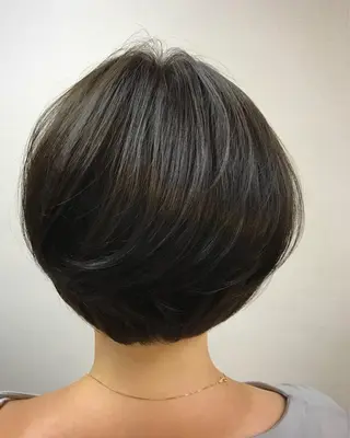 ショート カラー 吉森 満俊のヘアスタイル