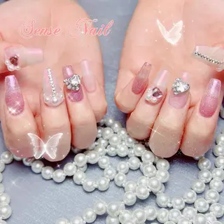 ネイル Queenie 🦋のネイルデザイン