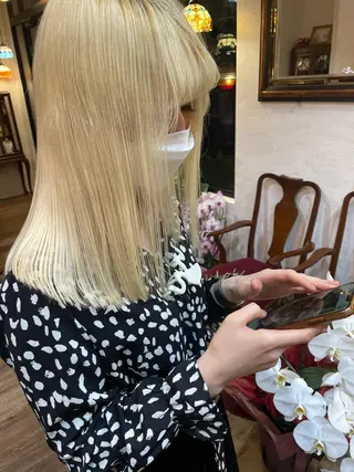 セミロング マツノ ユウキのヘアスタイル