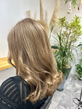 セミロング コバヤシ リョウのヘアスタイル