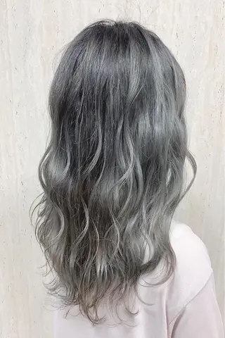 セミロング カラー 店長 濱口 花菜 美髪整形のヘアスタイル