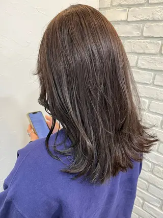 セミロング CHIC 岩下真衣のヘアスタイル