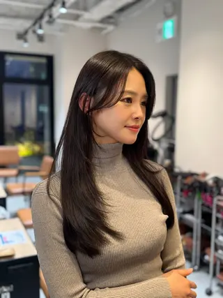 セミロング 奥田 蓮のヘアスタイル