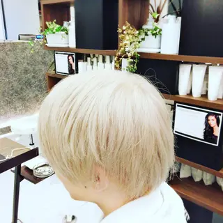 ショート カラー メンズ ケアブリーチ&シール エクステの店和田翔莉のヘアスタイル