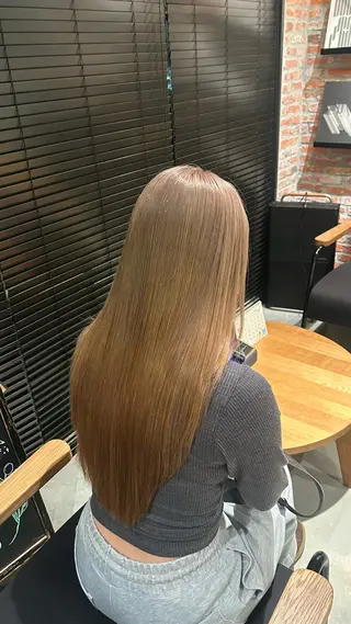 カラー りお ブリーチカラーのヘアスタイル