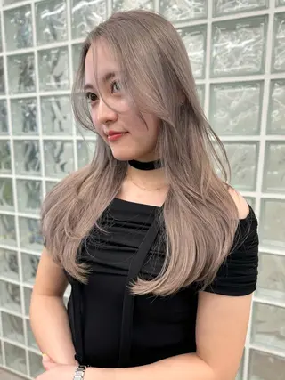 ロング ハイトーンカラー 優海のヘアスタイル