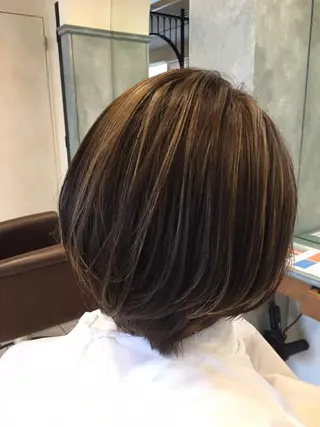 ショート カラー 粟田 めぐみのヘアスタイル