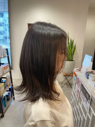 セミロング カラー パーマ やまこし 美裕樹のヘアスタイル
