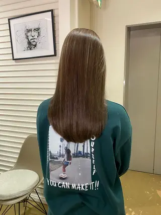 ロング 透明感カラー NAN AMI グレージュのヘアスタイル