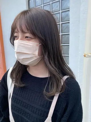 カラー 井上 歩美のヘアスタイル