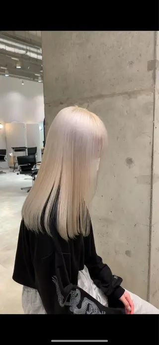 セミロング カラー れい🫧 ハイトーン特化のヘアスタイル