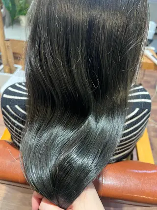 ロング カラー bh.maara デザイン／ハイトーンのヘアスタイル