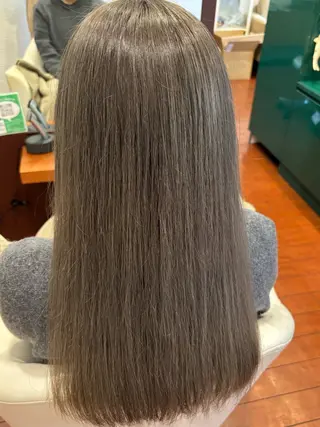 ロング カラー 榧木 萌香のヘアスタイル