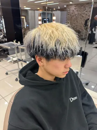 カラー メンズ メンズ特化シャドウパ ーマラウンドマッシュのヘアスタイル