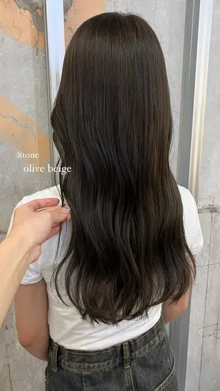 ロング ブリーチなしカラー /ベージュカラーのヘアスタイル