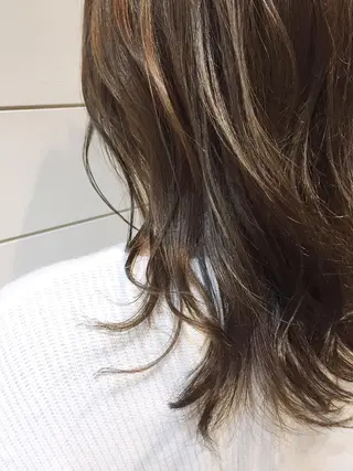 セミロング カラー ヘアアレンジ 鍵山 千秋のヘアスタイル