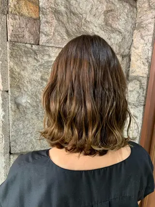 ミディアム カラー 蓮見  友里のヘアスタイル