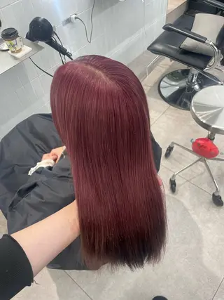 ミディアム ハイトーン デザインカラーのヘアスタイル