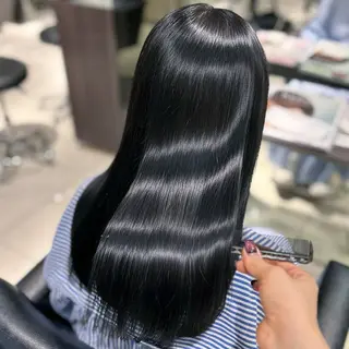 セミロング カラー パーマ 岡田まみ🍒🤍 透明感カラーのヘアスタイル