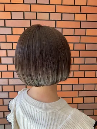 ショート カラー エイトウメダ 店長 稲尾友則のヘアスタイル