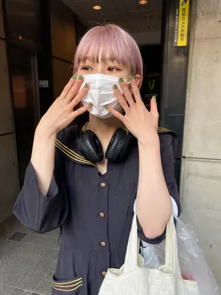 ショート カラー パーマ ヘアアレンジ メンズ キッズ ネイル mana 暖色カラーカットのヘアスタイル