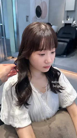 ミディアム カラー ミオ💎ショート 透ける暗髪のヘアスタイル