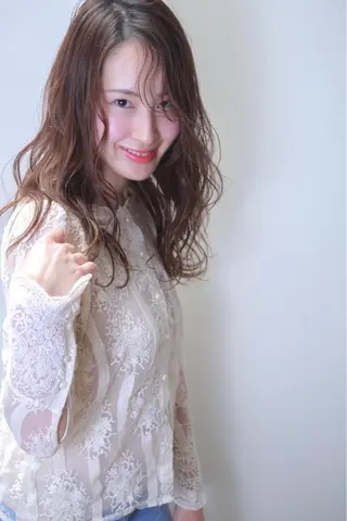 ロング 伊藤 裕貴のヘアスタイル