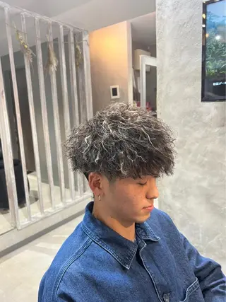 ショート カラー パーマ 矢島颯哉/ハイトーン ブリーチカラー💎のヘアスタイル