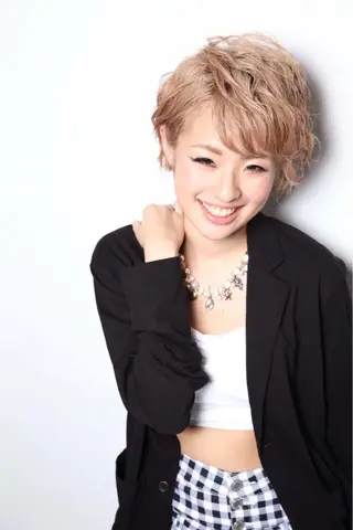 ショート カラー パーマ 金崎 新吾のヘアスタイル