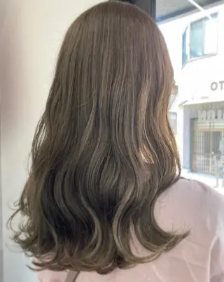 カラー MEMENTO YUZUのヘアスタイル