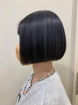 ショート カラー ぱつっとボブ/ 小野あかねのヘアスタイル