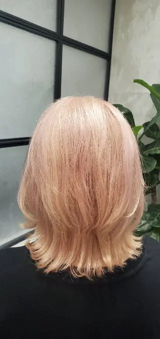 ミディアム 儀間 真琴のヘアスタイル