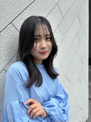 ミディアム 余崎 優花のヘアスタイル
