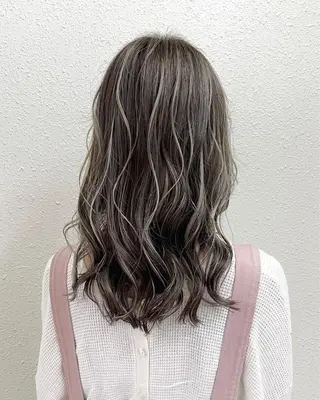 セミロング カラー グレージュ💎 神戸孝哉のヘアスタイル