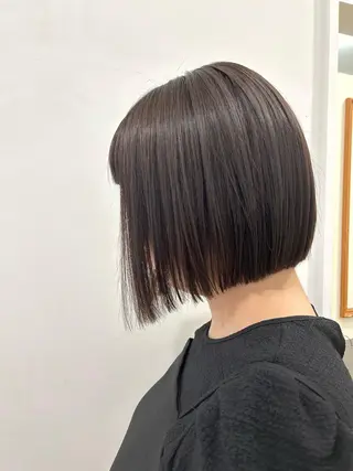 ショート カラー ぱつっとボブ/ 小野あかねのヘアスタイル